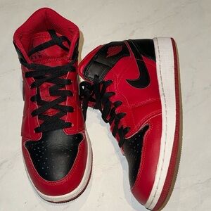 Air Jordan Retro 1 Mid Reverse Bred Sneakers Gym Red Sz 5.5Y